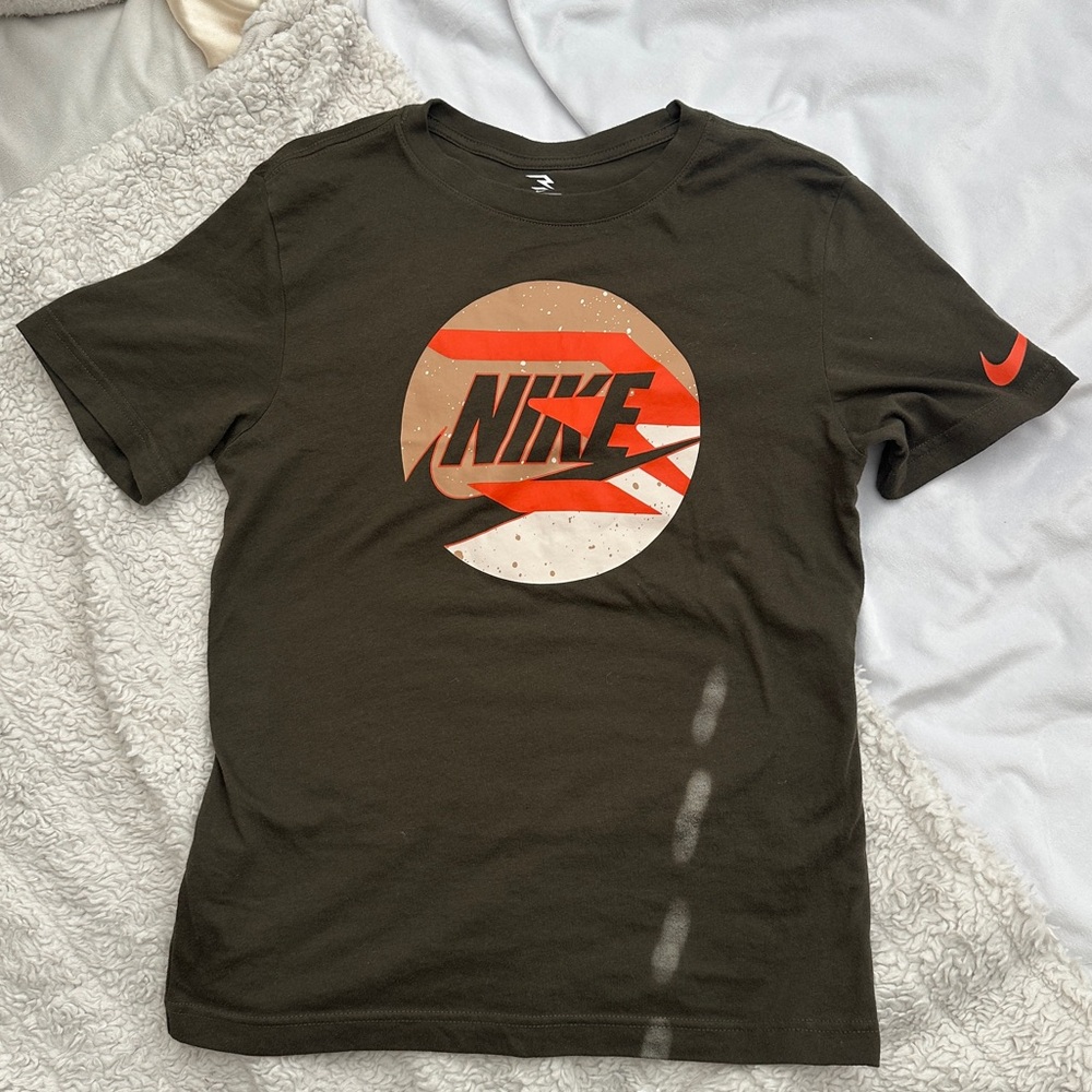 Nike Kids olive green and orange logo T-shirt size Large